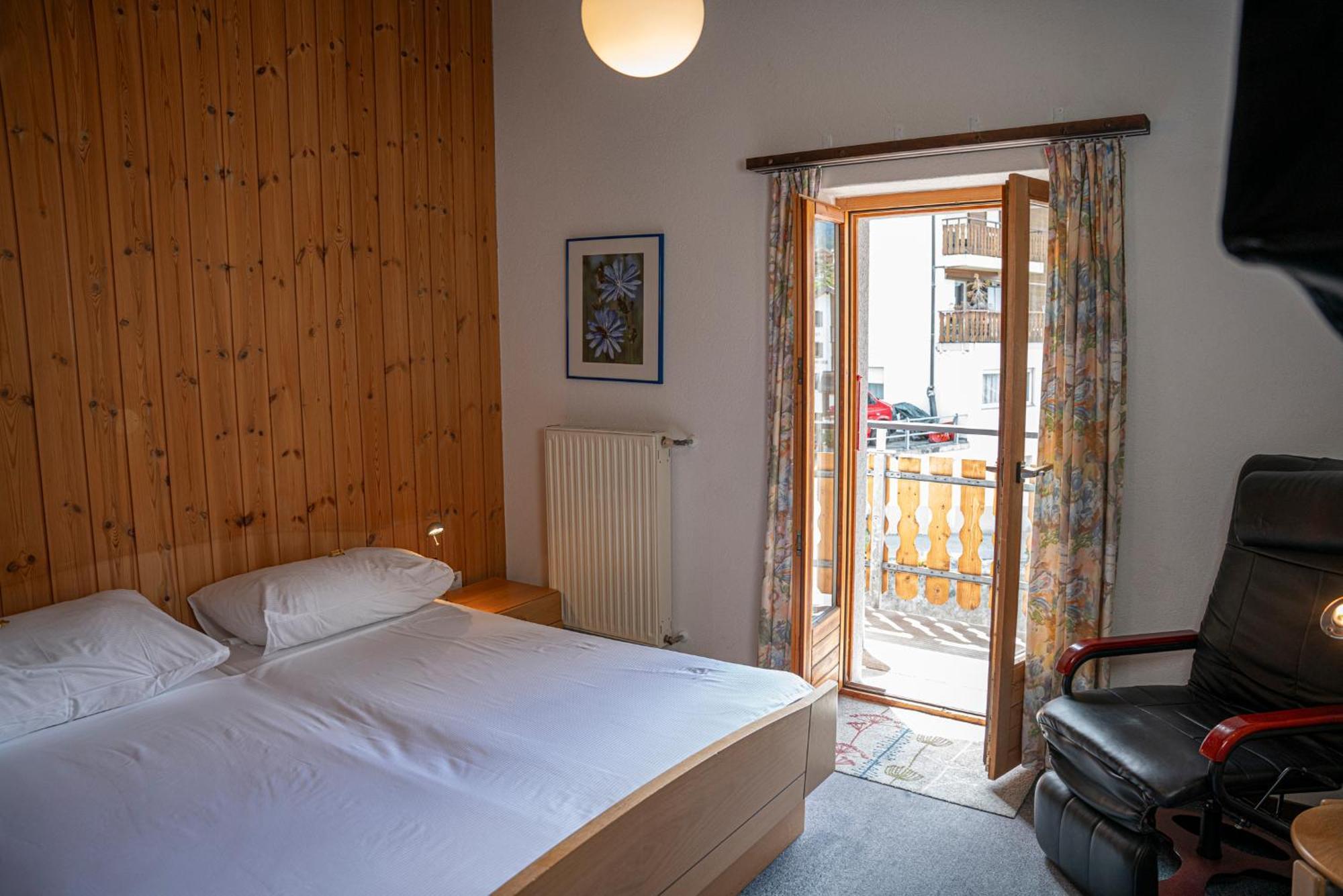 Alte Bock 2.0 Bed & Breakfast Grächen Exterior foto